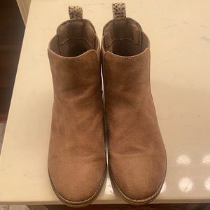 Very G brand booties size 9.